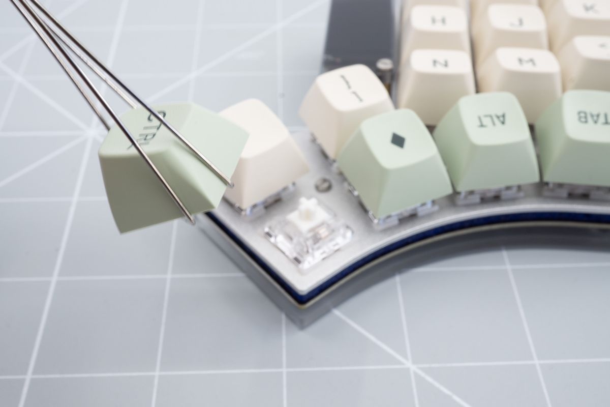 Removing the keycap