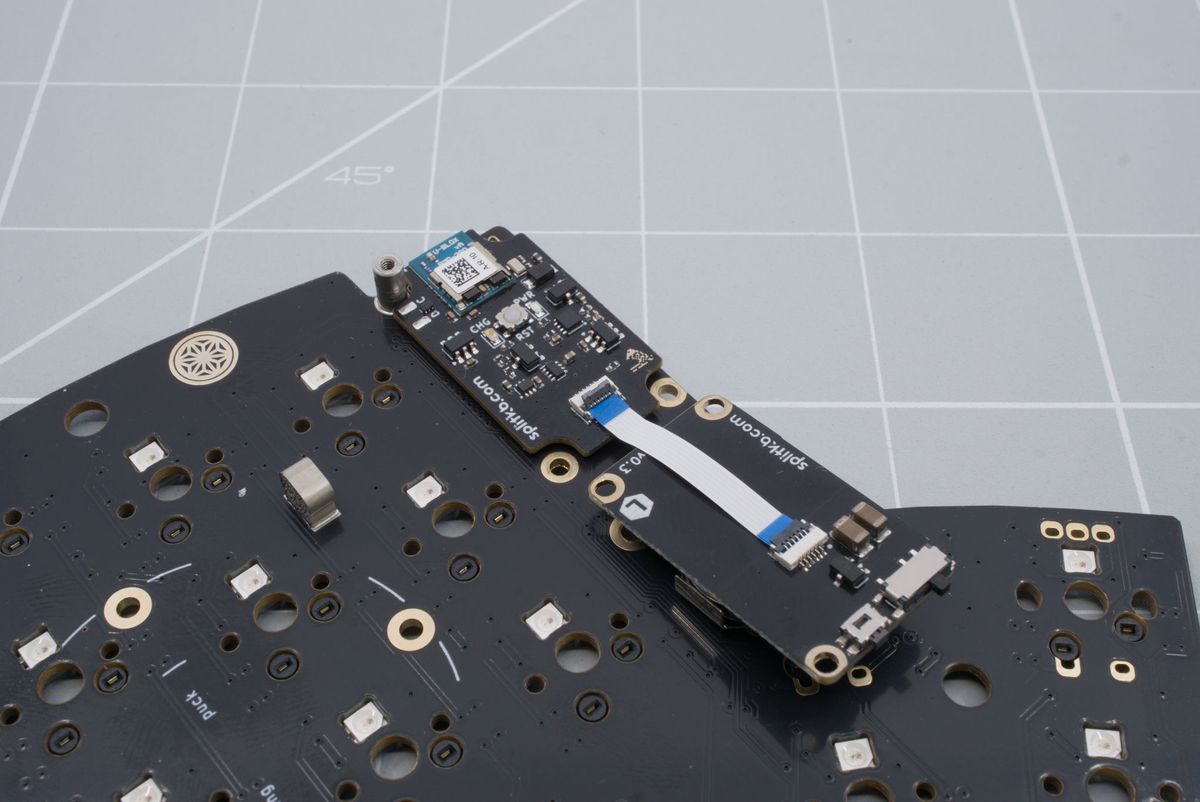 Inserting the flat cable